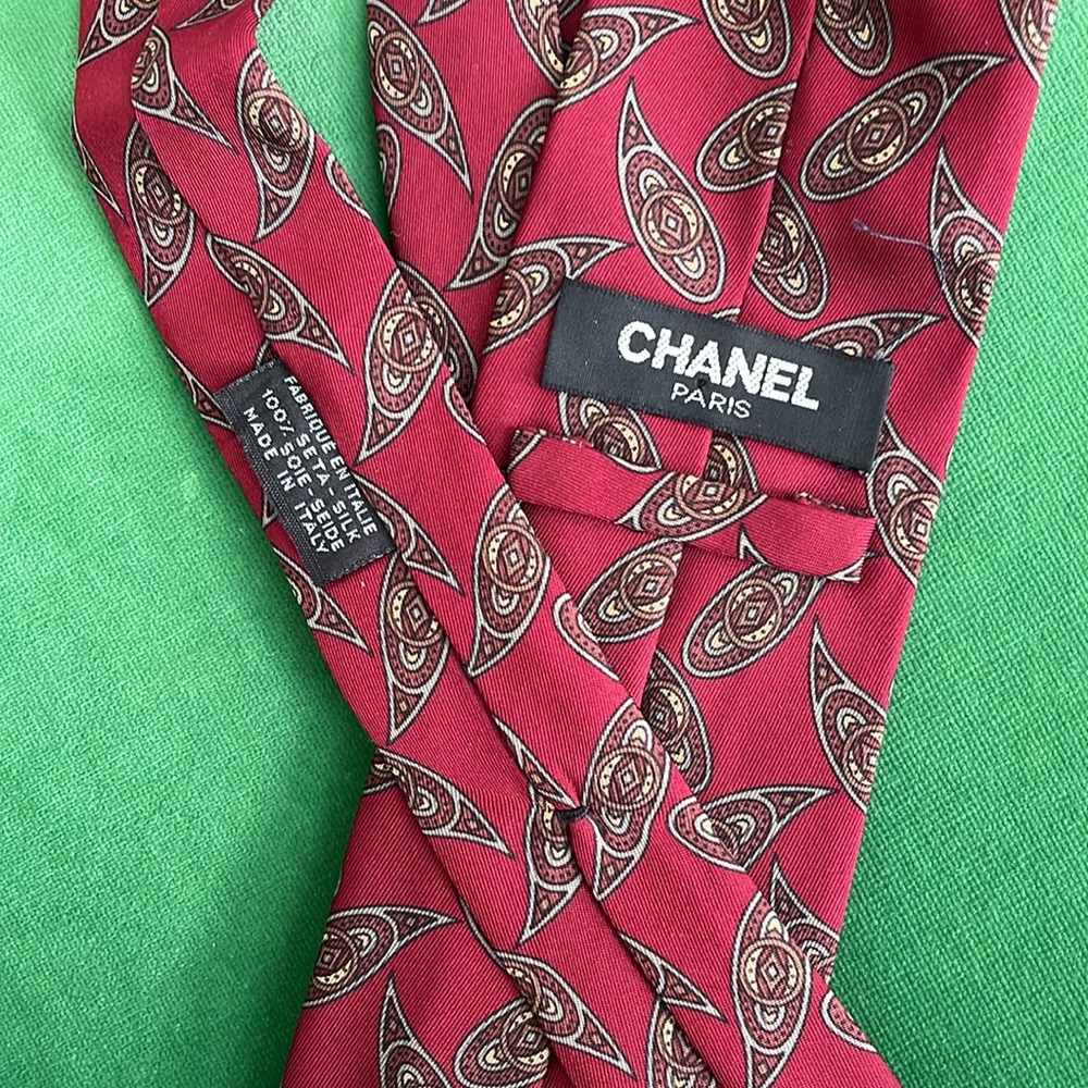 CHANEL Men's Red and Gray Geometric Tie - Picture 2 of 3